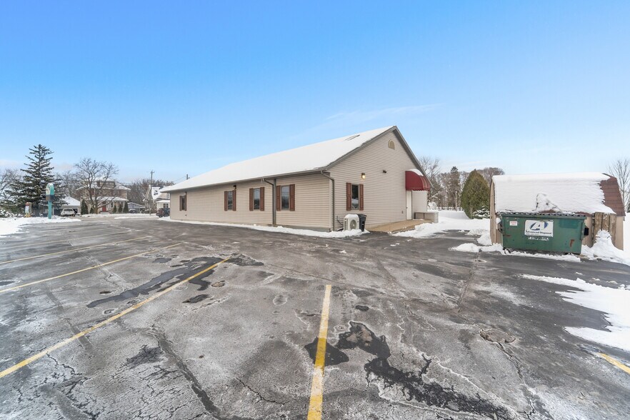 More Photos Of 155 W Menasha Ave, Whitelaw Flex For Sale