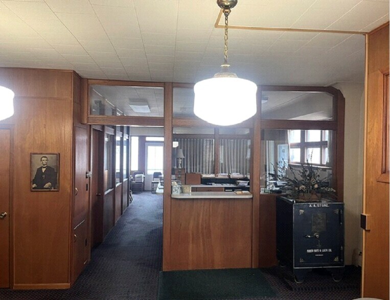 More Photos Of 400 S Front St, Saint Peter Office For Sale