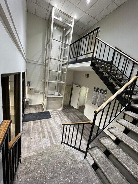 More Photos Of 595 W Lambert Rd, Brea Loft Creative Space For Lease