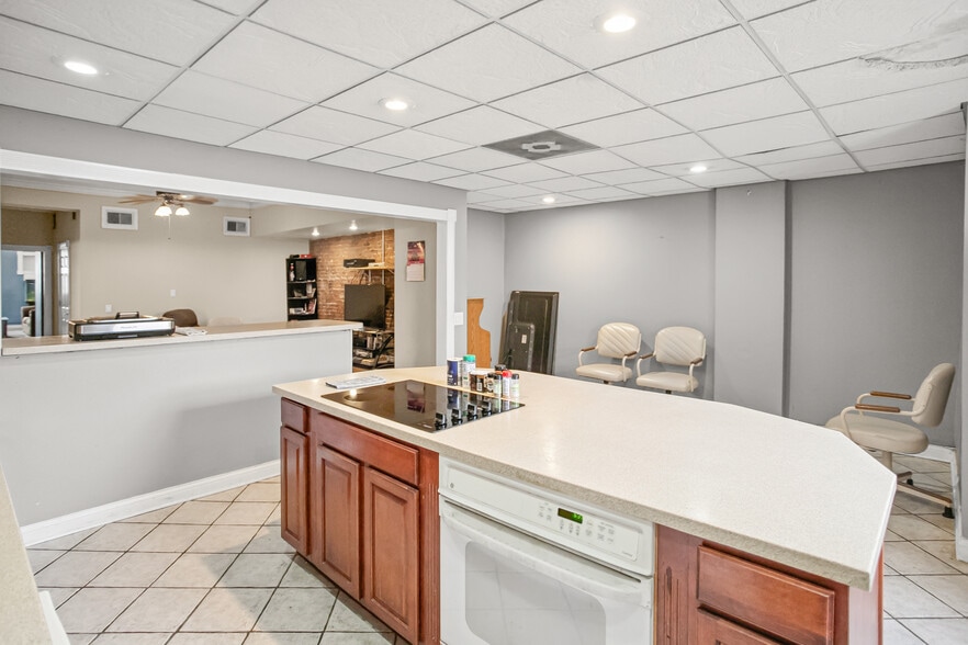 More Photos Of 314 State St, Alton Restaurant For Sale