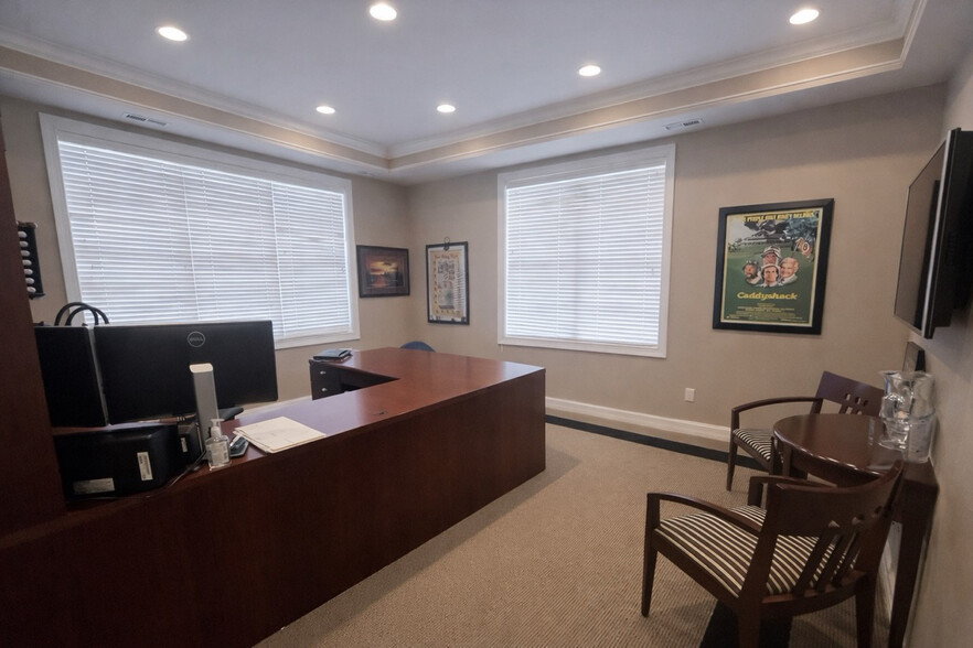 More Photos Of 8241 Cornell Rd, Cincinnati Office For Sale