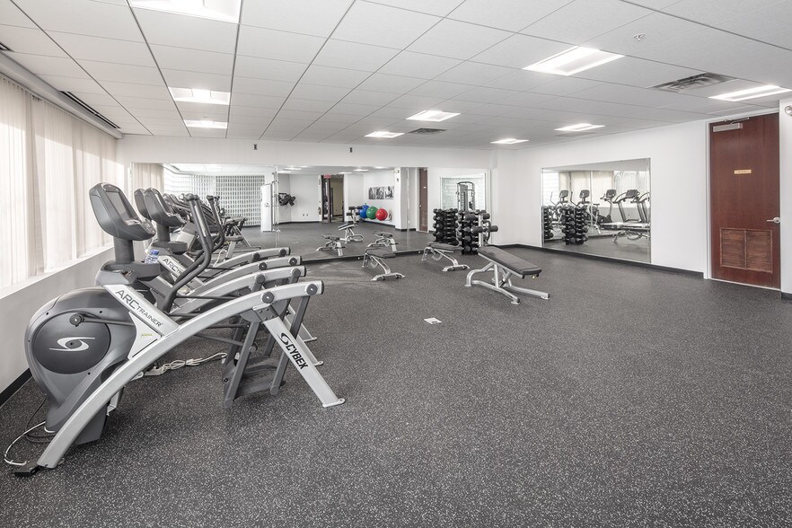 More Photos Of 345 Woodcliff Dr, Fairport Medical For Lease