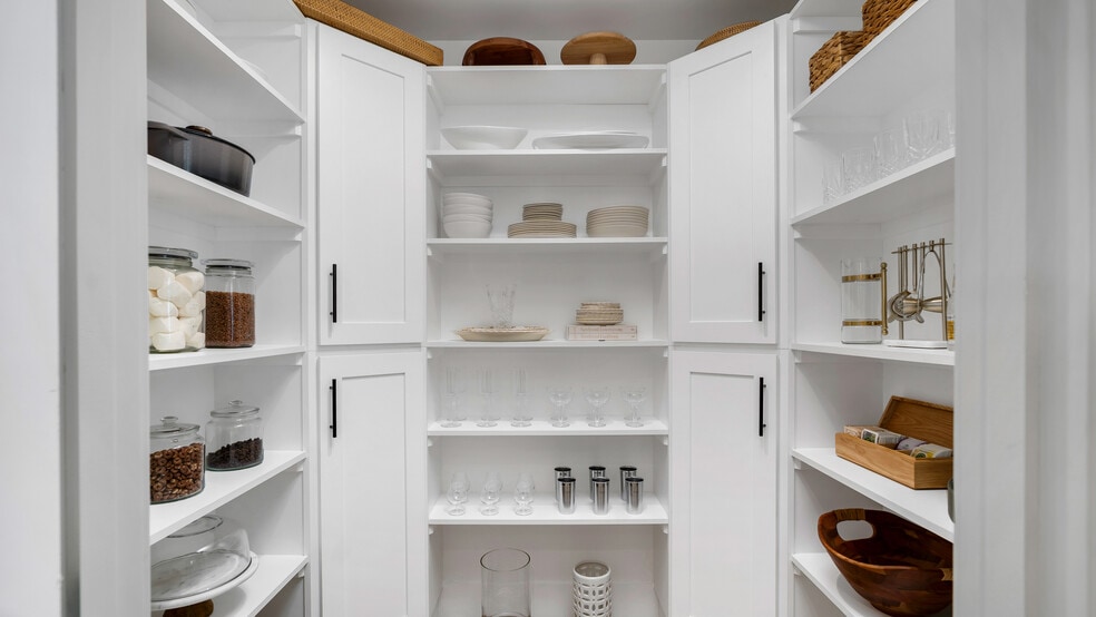 More Photos Of 308 E 18th St, Costa Mesa Shelter For Sale