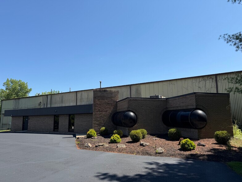 More Photos Of 3920 Congress Pkwy, Richfield Warehouse For Sale
