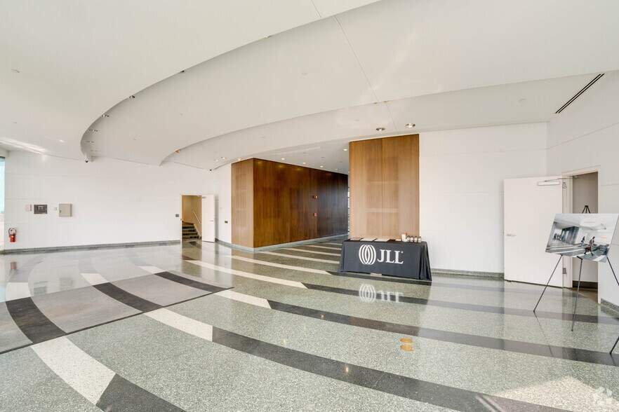 More Photos Of 2275 Cabot Dr, Lisle Office For Lease