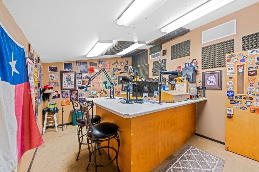 More Photos Of 2125 Sidney Baker St, Kerrville Storefront Retail Office For Sale