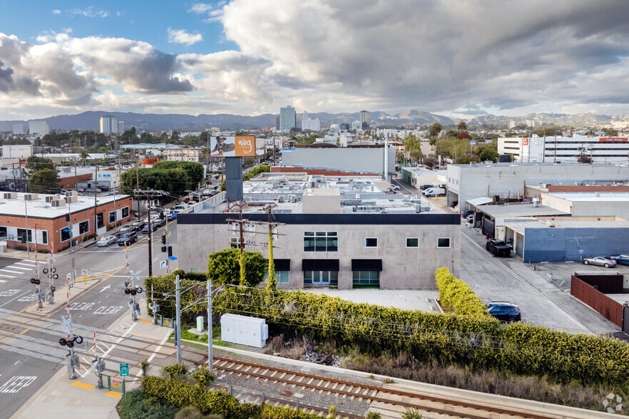 More Photos Of 2250 S Barrington Ave, Los Angeles Warehouse For Lease