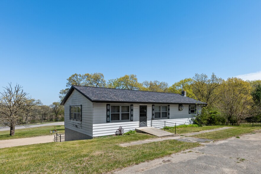 More Photos Of W6313 Hwy 23, Oxford Restaurant For Sale