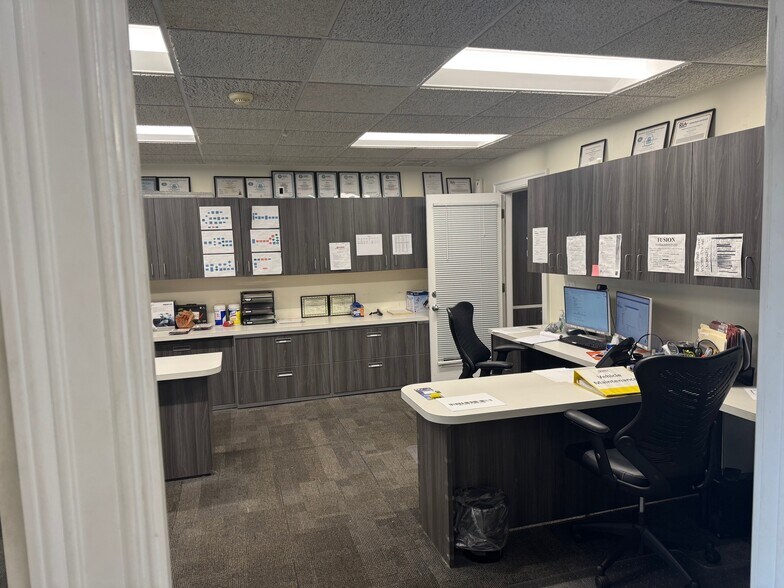 More Photos Of 7905 Kincannon Pl, Lorton Warehouse For Sale