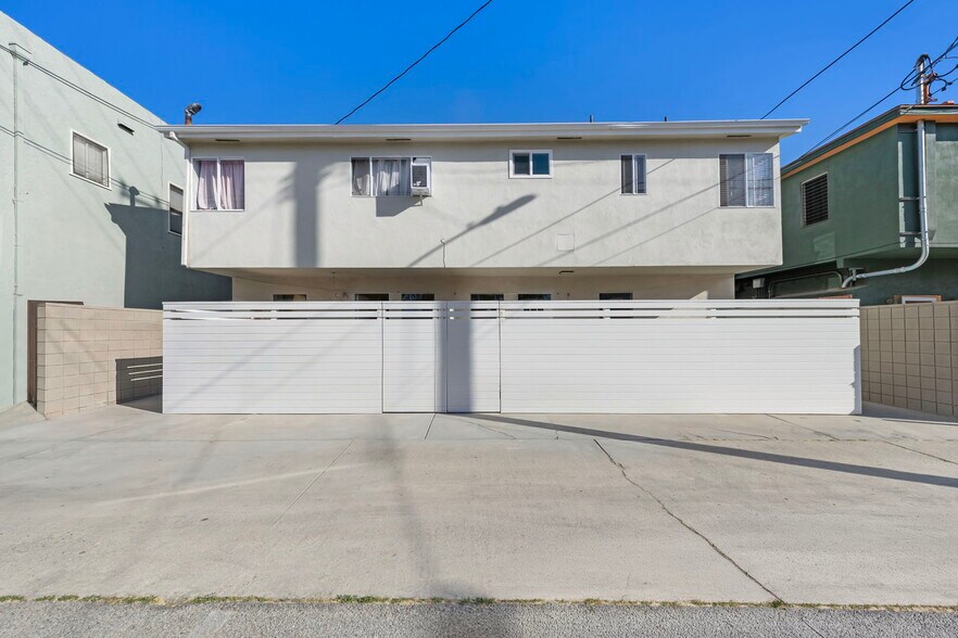 More Photos Of 3020 E 3rd St, Long Beach Apartments For Sale