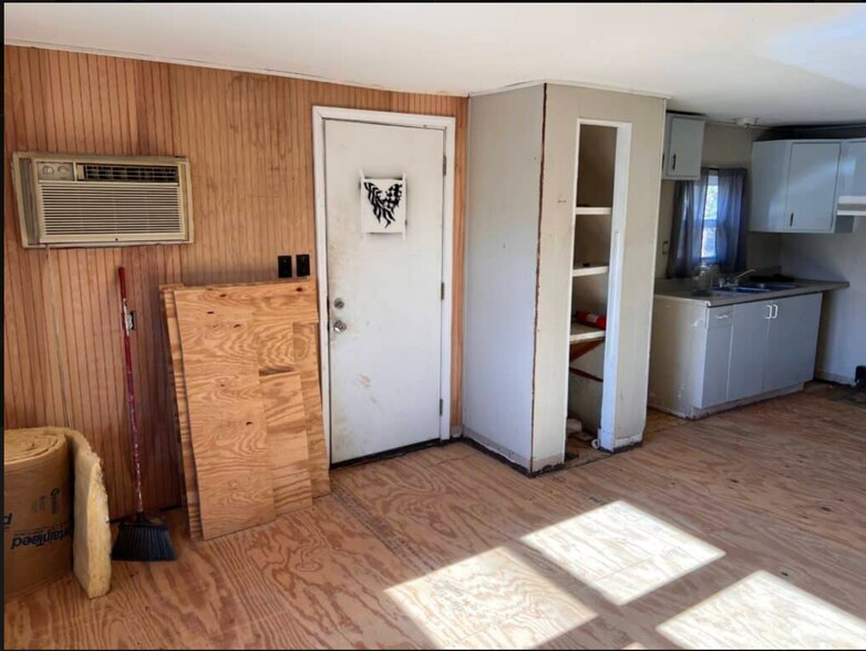 More Photos Of 5 Beverly Ln, Marissa Apartments For Sale