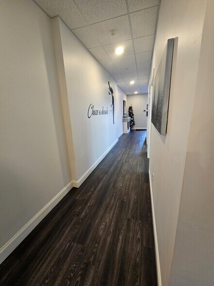 More Photos Of 1794 Bridge St, Dracut Storefront For Sale