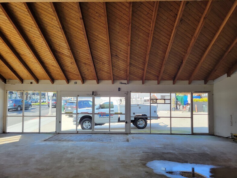 More Photos Of 2934 E Coast Hwy, Corona Del Mar General Retail For Sale