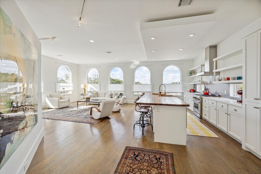 More Photos Of 128 W 17th St, Houston Loft Creative Space For Sale