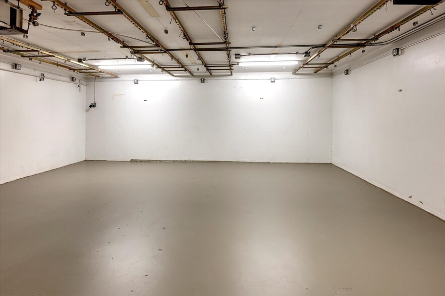 More Photos Of 10722 Lake City Way NE, Seattle Storefront Retail Office For Sale