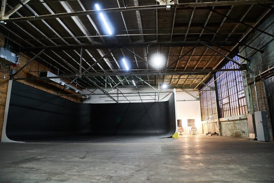 More Photos Of 6000 Avalon Blvd, Los Angeles Warehouse For Lease
