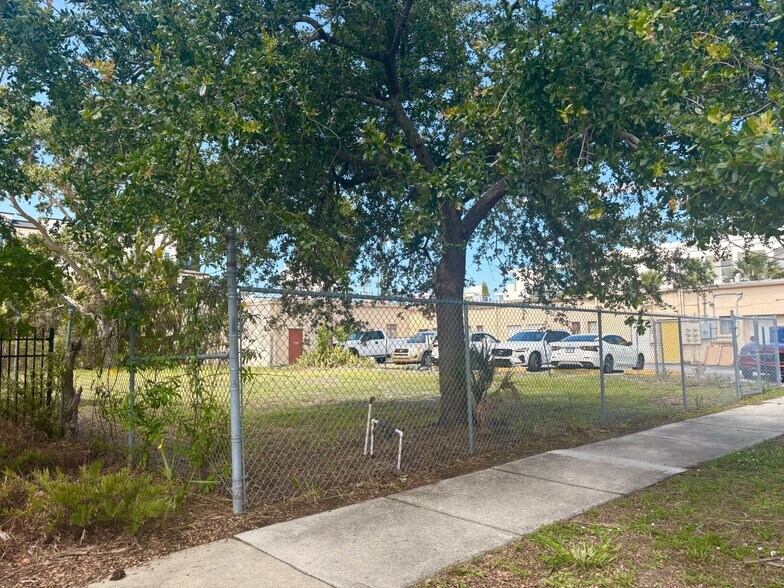 More Photos Of 1420 5th St, Sarasota Land For Sale