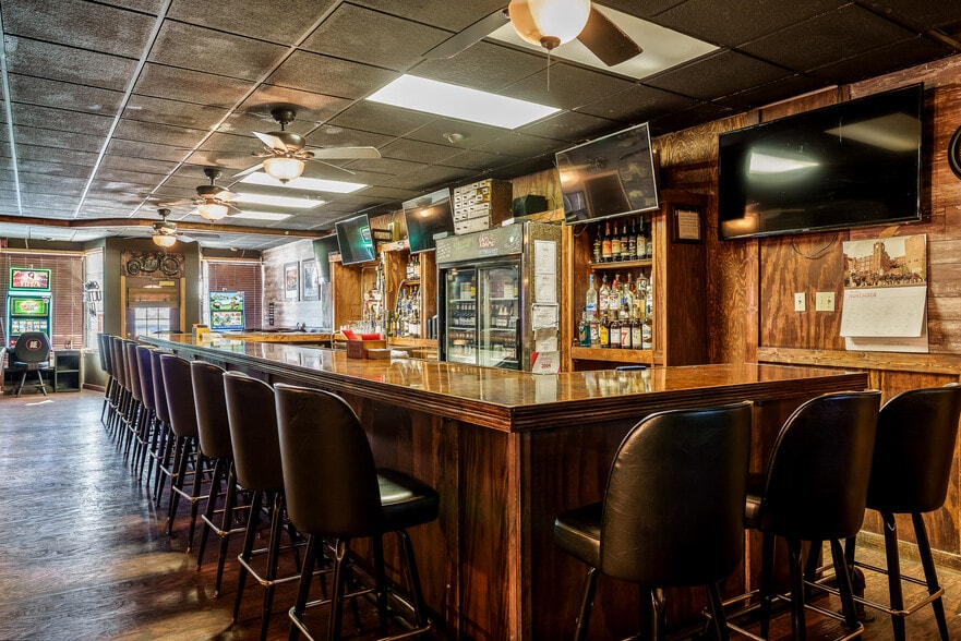 More Photos Of 209 W Main St, Genoa Bar For Sale