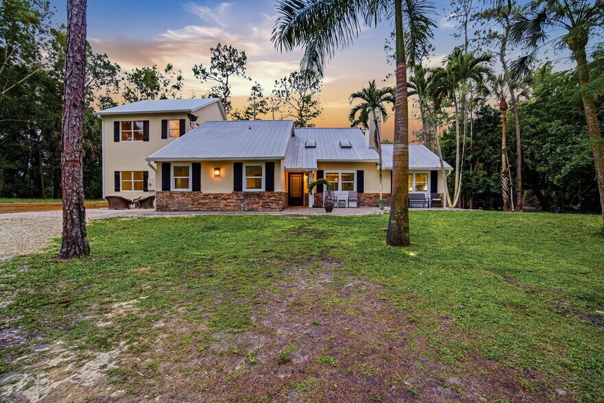 More Photos Of 4120 3rd Ave NW, Naples Apartments For Sale