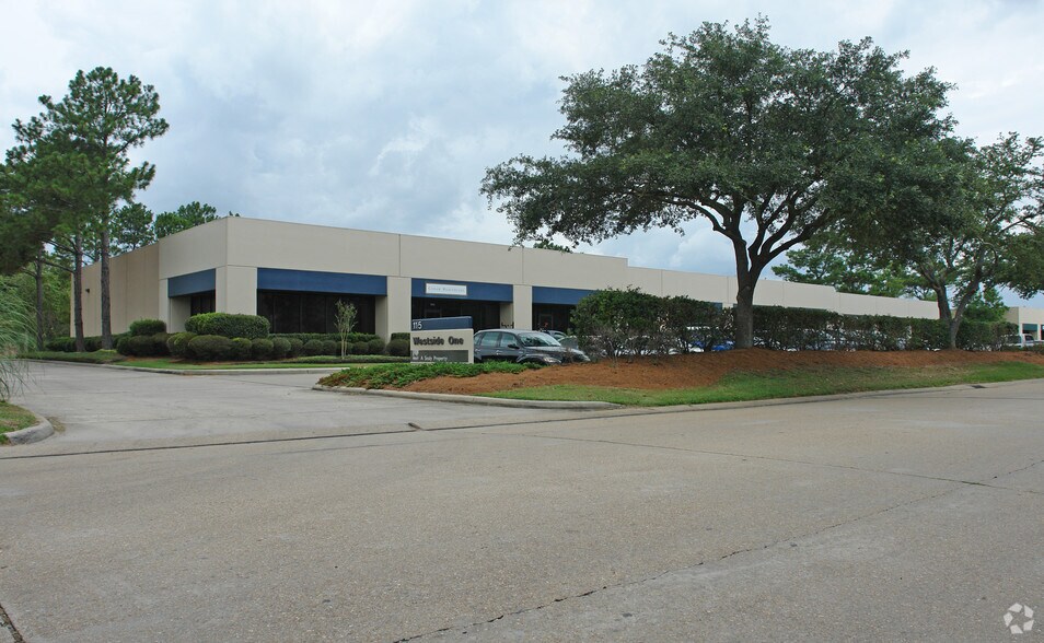 Primary Photo Of 115 James Dr W, Saint Rose Warehouse For Lease