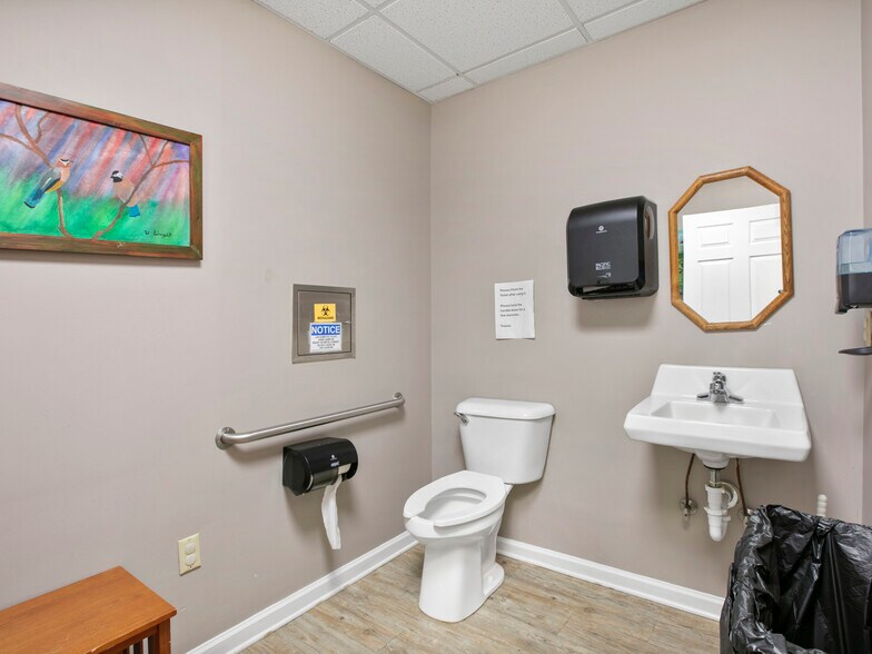 More Photos Of 1998 Hendersonville Rd, Asheville Medical For Lease