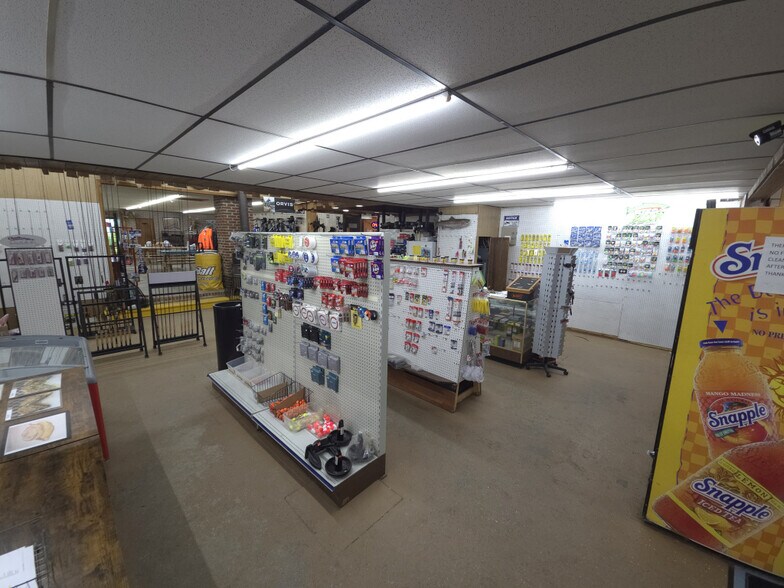 More Photos Of 10543 Old Lake Rd, Lake City Service Station For Sale