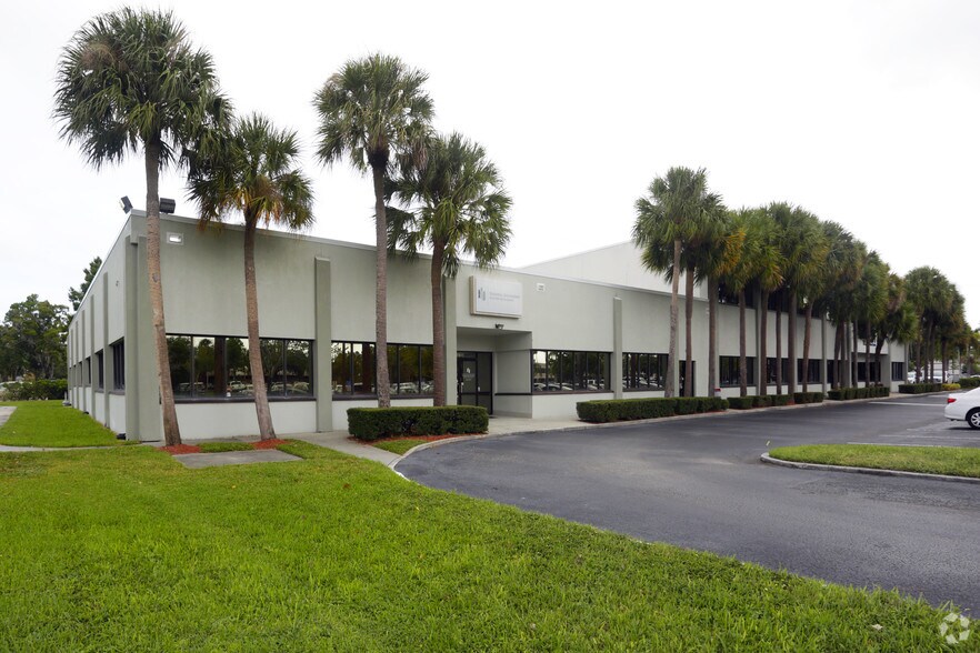 More Photos Of 14100 58th St N, Clearwater Medical For Lease