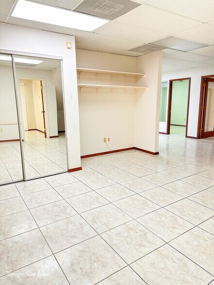 More Photos Of 6910 Bellaire Blvd, Houston Medical For Sale