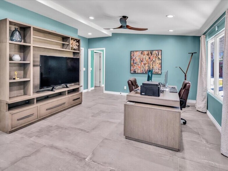 More Photos Of 535 S Warm Sands Dr, Palm Springs Hotel For Sale