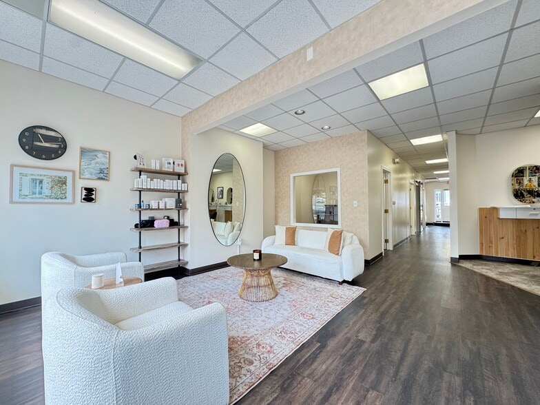 More Photos Of 10 Broadway, North Haven Storefront Retail Office For Lease