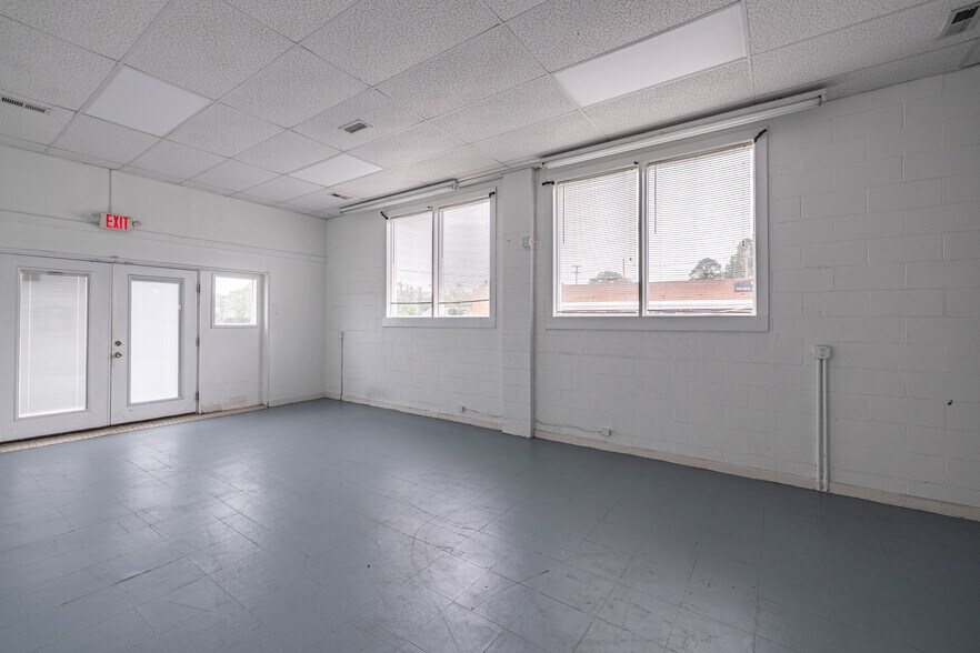 More Photos Of 2311 Hungary Rd, Richmond Freestanding For Sale