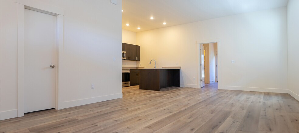 More Photos Of 325 S Idaho St, Portland Multifamily For Sale