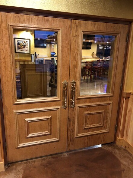 More Photos Of 9638 W National Ave, West Allis Restaurant For Lease