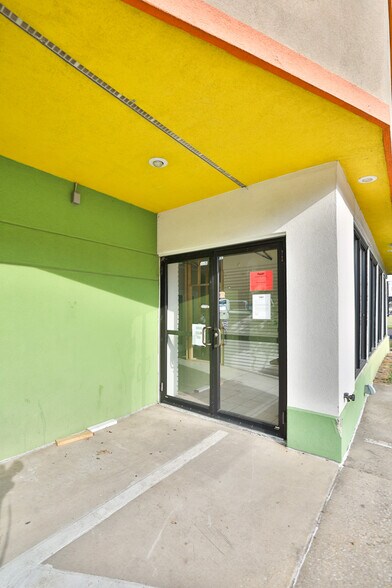 More Photos Of 107 N Bluff Rd, Collinsville Storefront For Sale