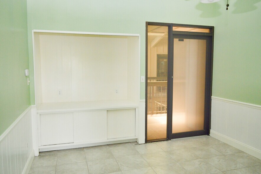 More Photos Of 2210 S Front St, Melbourne Office For Lease