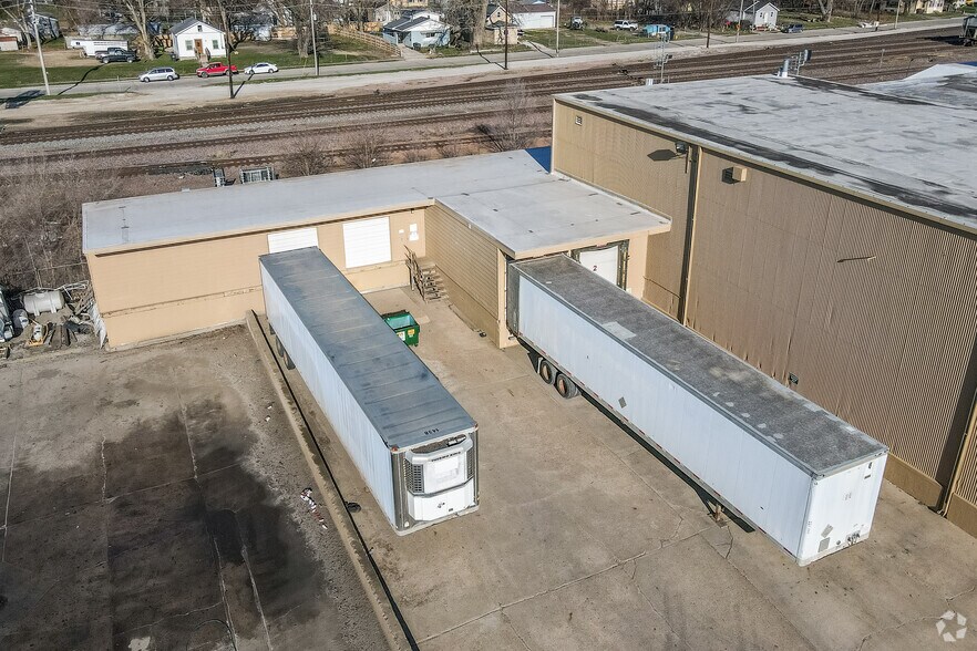 More Photos Of 1500 Delaware Ave, Des Moines Distribution For Lease