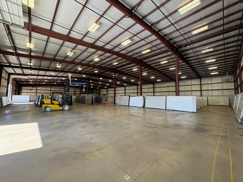 More Photos Of 149 NE 138th St, Edmond Warehouse For Lease
