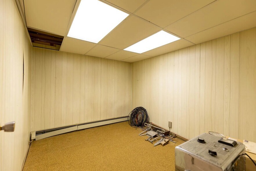 More Photos Of 104 W Main St, Mandan Medical For Sale