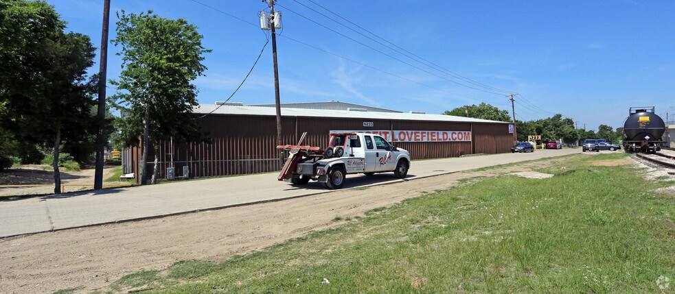 More Photos Of 9233 Denton Dr, Dallas Warehouse For Lease