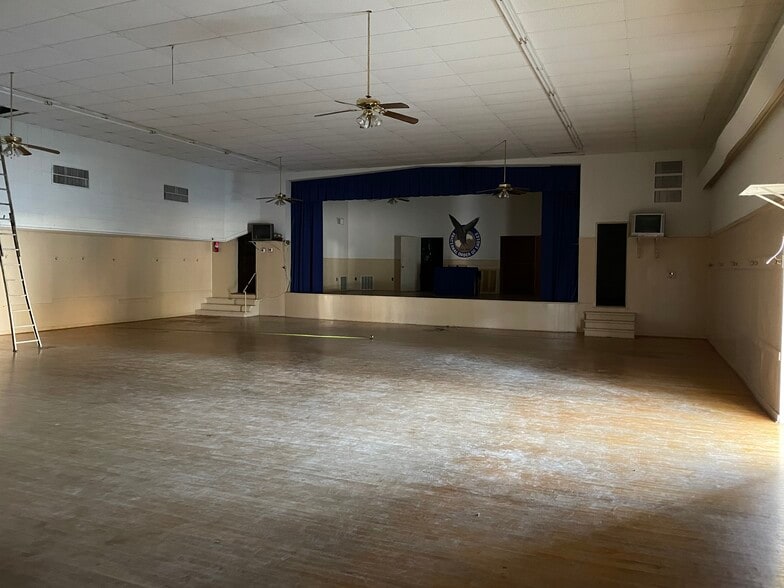 More Photos Of 257 E South St, New Braunfels Freestanding For Sale