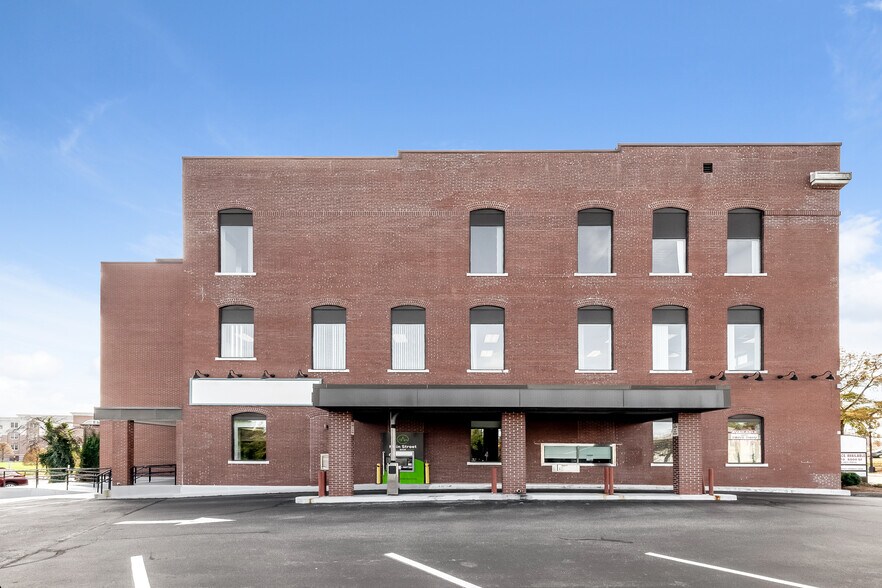 More Photos Of 21 E Main St, Westborough Office For Lease