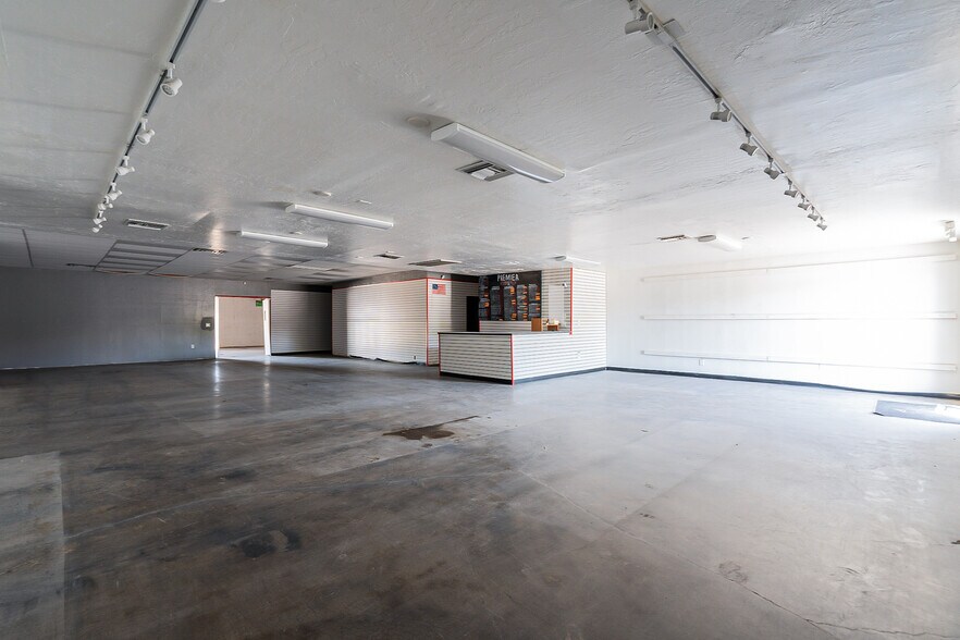 More Photos Of 17230 Cave Creek Rd, Phoenix Storefront For Lease