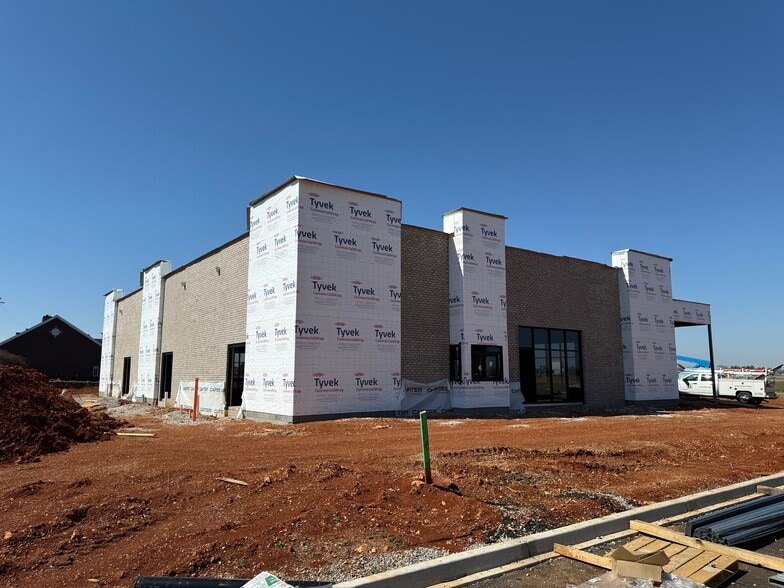 More Photos Of 750 Lovers Ln, Bowling Green General Retail For Lease