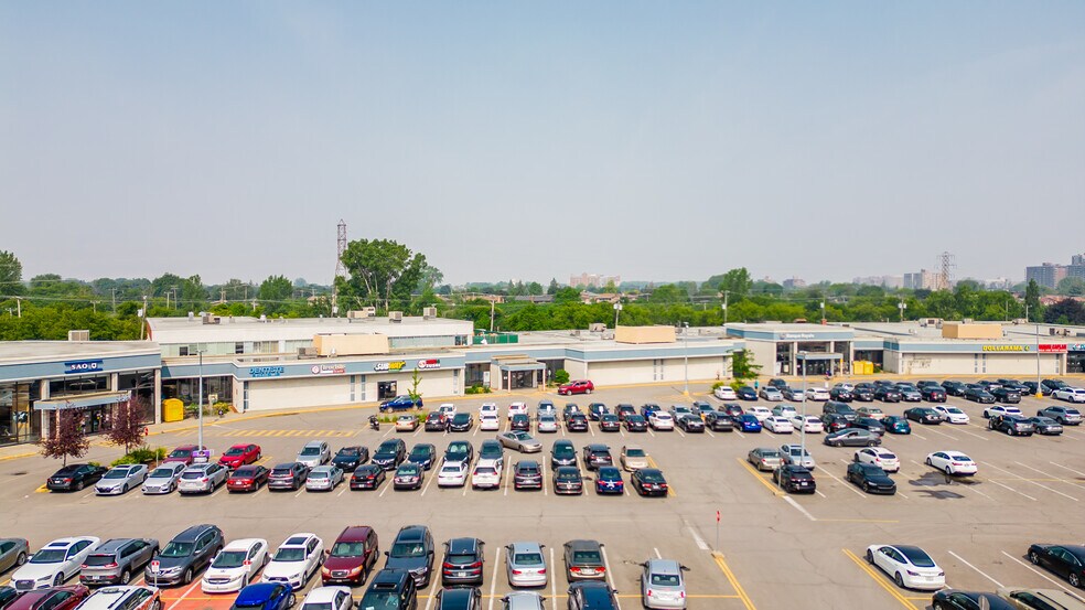 More Photos Of 7001-7155 Ch de la Côte-Saint-Luc, Montréal General Retail For Lease