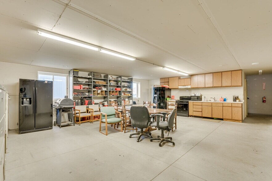 More Photos Of 1072 S Victory Dr, Mankato Warehouse For Sale