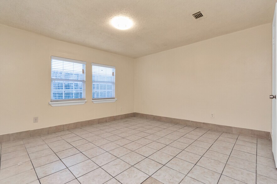 More Photos Of 6659 Brittmoore rd, Houston Multifamily For Sale