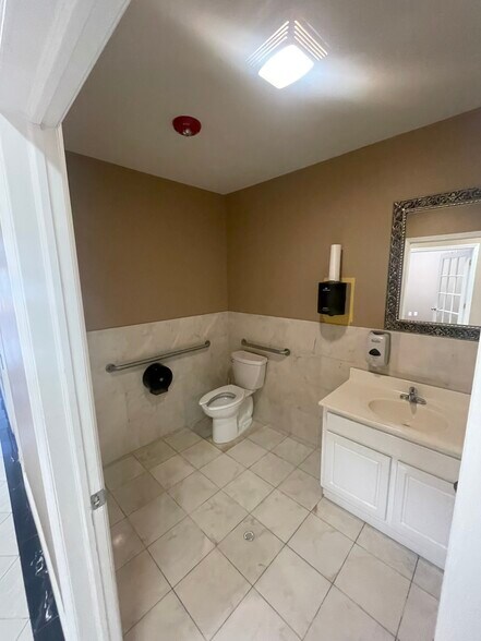 More Photos Of 180 Ferry St, Newark Storefront Retail Office For Lease