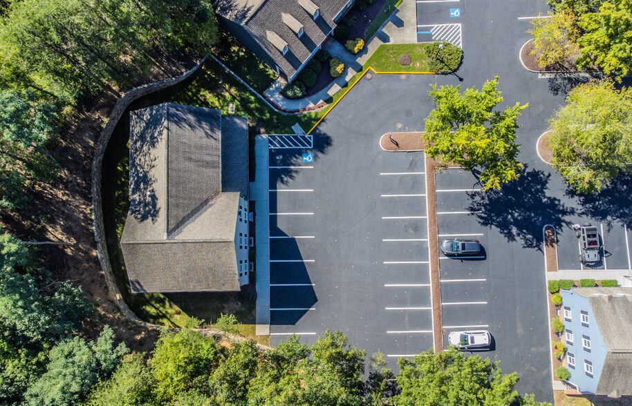 More Photos Of 3241 Electric Rd, Roanoke Office For Lease