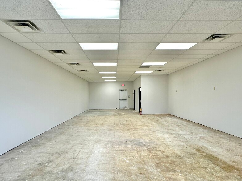 More Photos Of 1403 S Lake Park Ave, Hobart Unknown For Lease