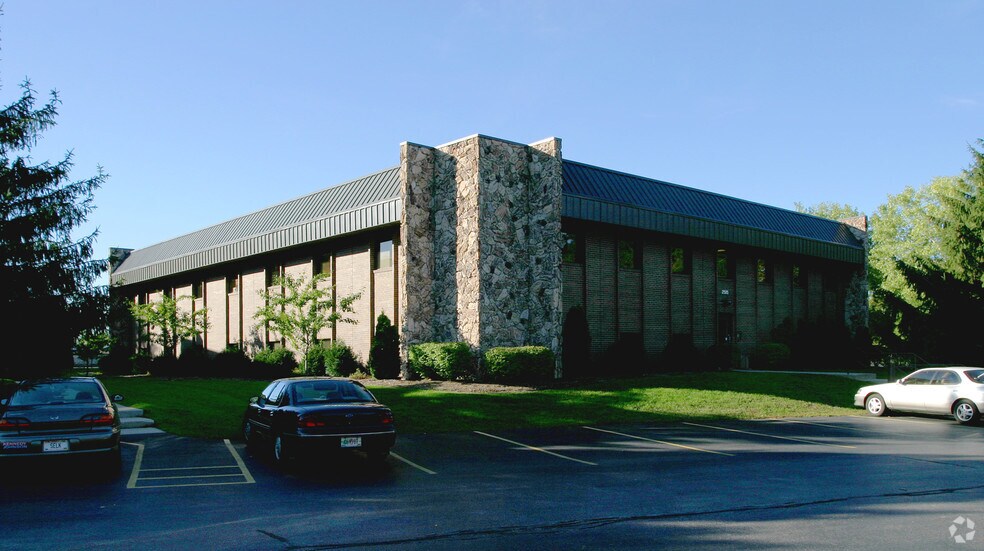 More Photos Of 2525 N 124th St, Brookfield Office For Lease